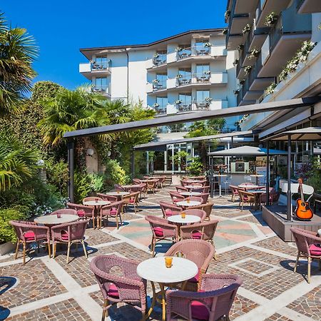 Hotel Continental - Tonelli Hotels Torbole Sul Garda Ngoại thất bức ảnh