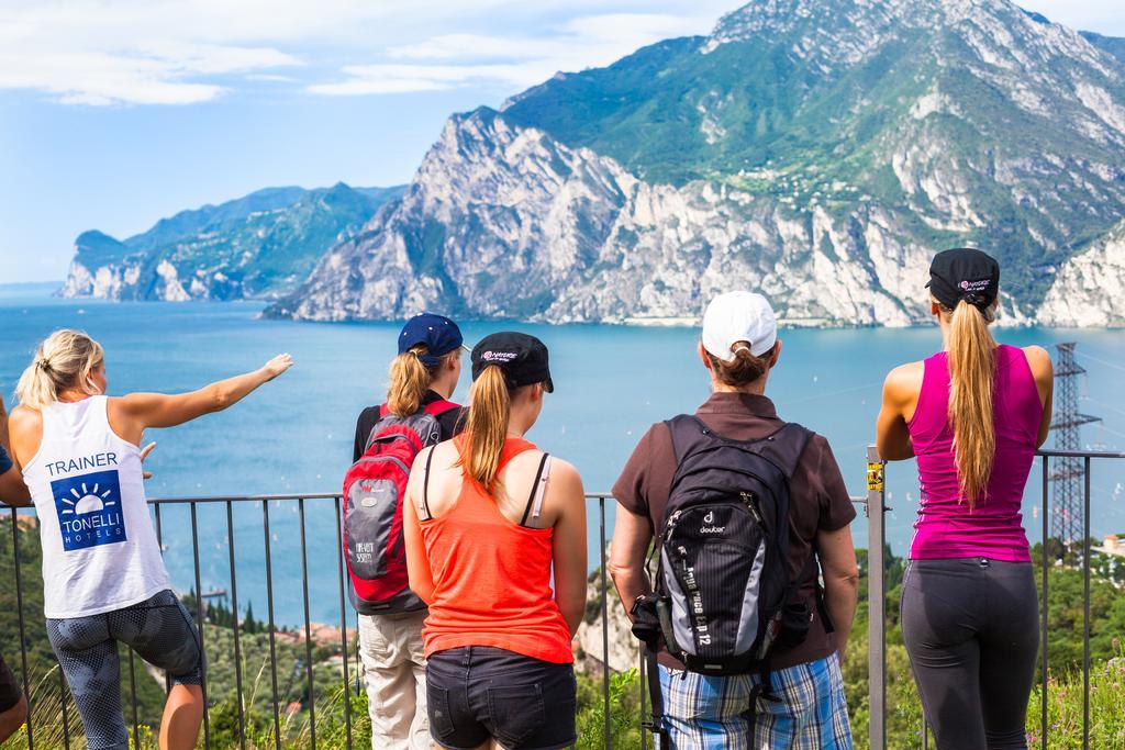 Hotel Continental - Tonelli Hotels Torbole Sul Garda Ngoại thất bức ảnh