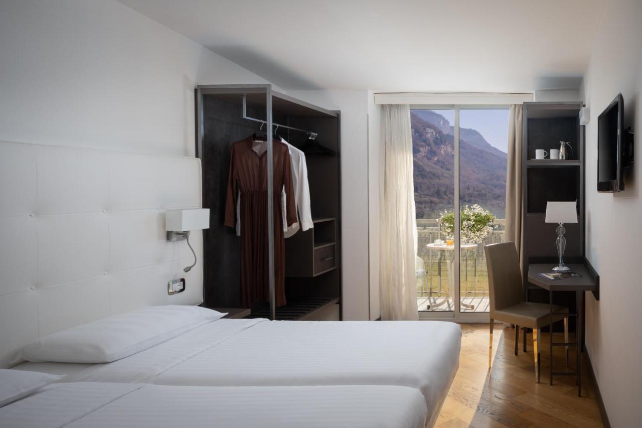 Hotel Continental - Tonelli Hotels Torbole Sul Garda Ngoại thất bức ảnh