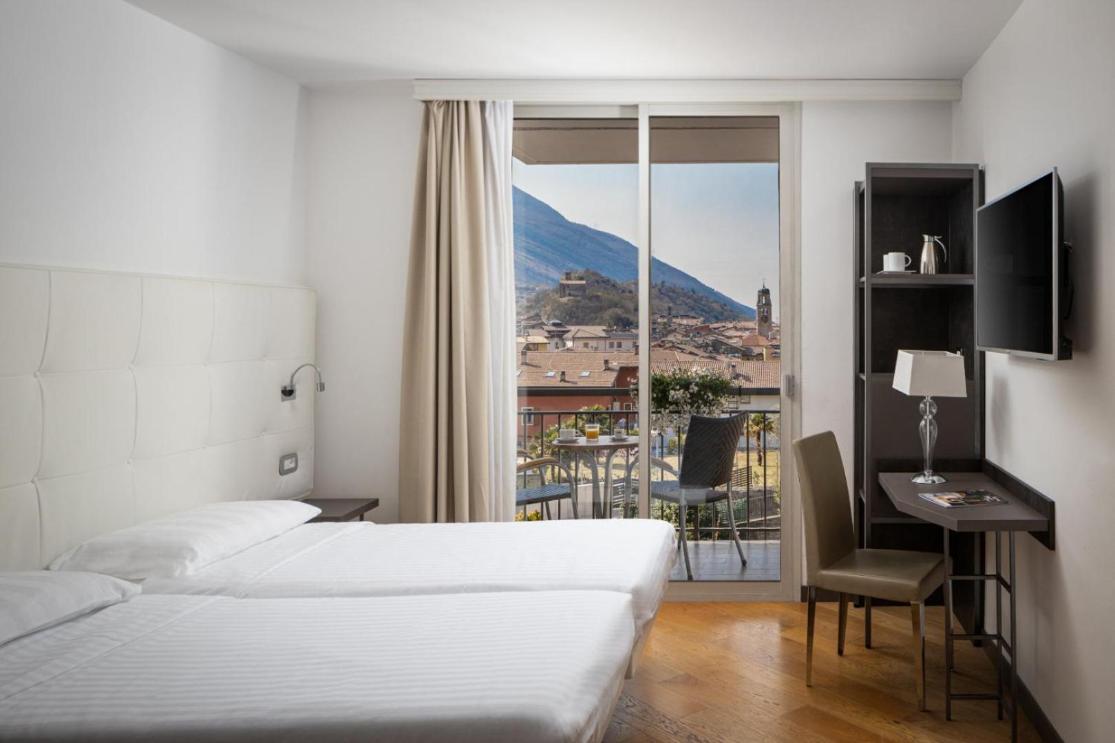 Hotel Continental - Tonelli Hotels Torbole Sul Garda Ngoại thất bức ảnh